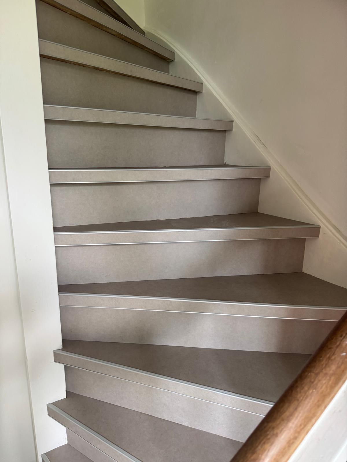 Trap met grijze PVC bekleding