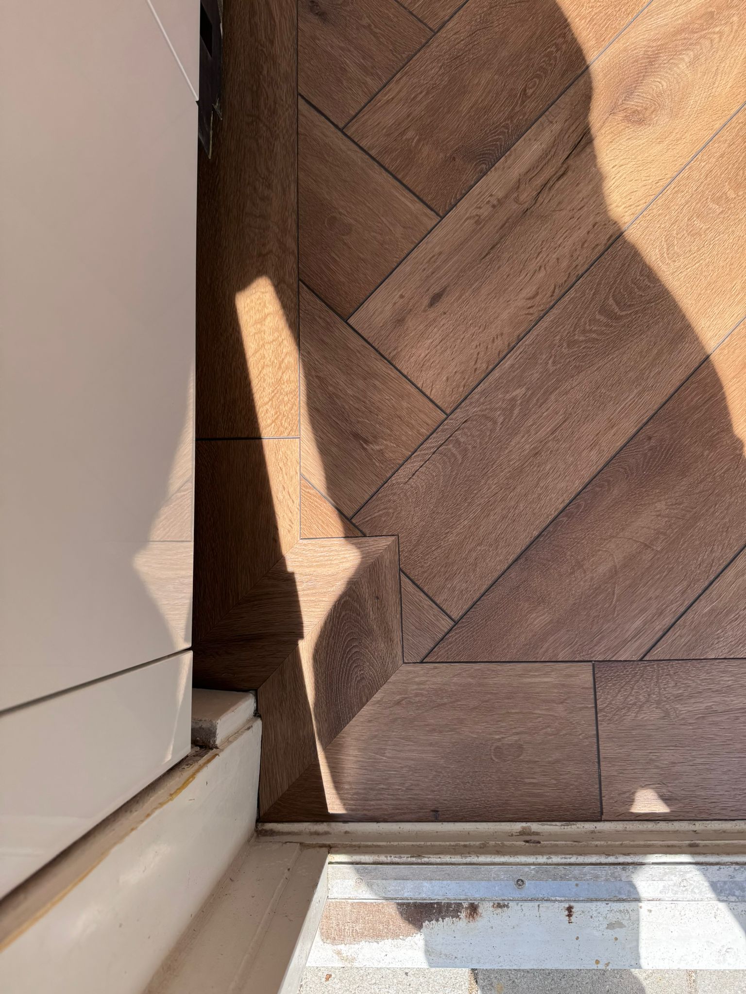 Detail visgraat hoek afwerking